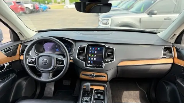 2023 Volvo XC90 Recharge T8 Plus Bright Theme 6P