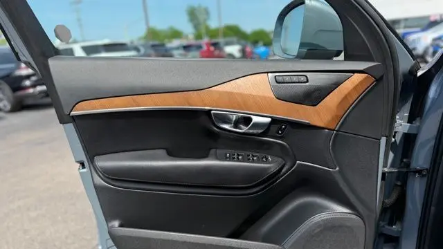 2023 Volvo XC90 Recharge T8 Plus Bright Theme 6P