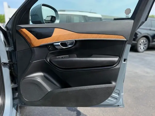 2023 Volvo XC90 - $37,000