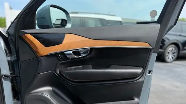 2023 Volvo XC90 Recharge T8 Plus Bright Theme 6P