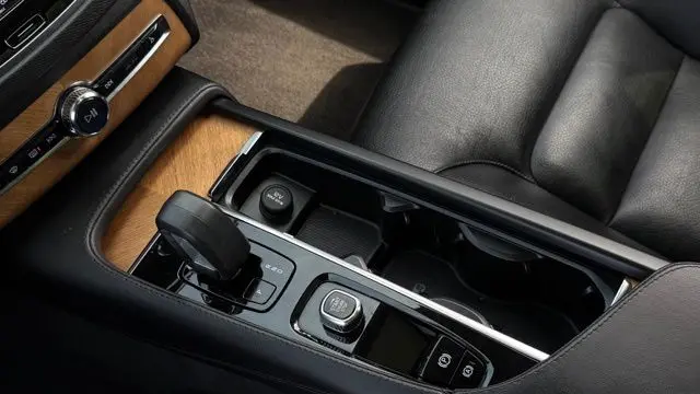 2023 Volvo XC90 Recharge T8 Plus Bright Theme 6P