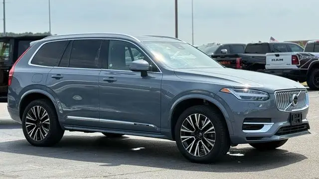 2023 Volvo XC90 Recharge T8 Plus Bright Theme 6P