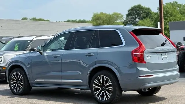 2023 Volvo XC90 Recharge T8 Plus Bright Theme 6P
