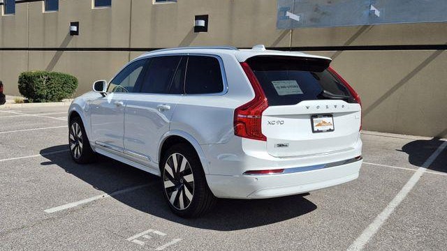 2023 Volvo XC90 Recharge T8 Ultimate Bright Theme 7P