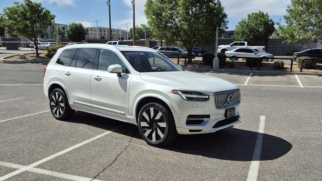 2023 Volvo XC90 Recharge T8 Ultimate Bright Theme 7P