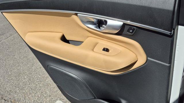 2023 Volvo XC90 Recharge T8 Ultimate Bright Theme 7P