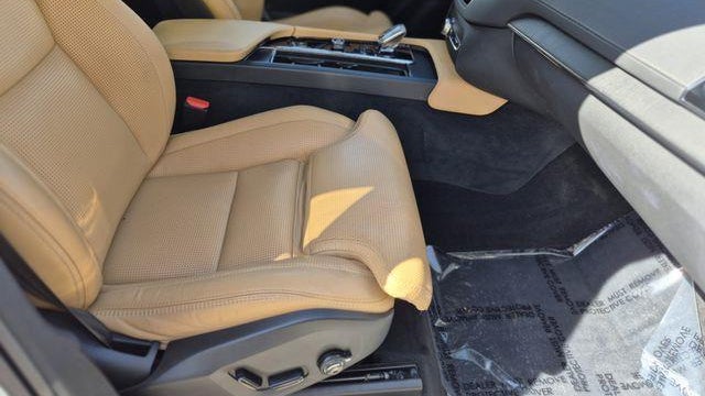 2023 Volvo XC90 Recharge T8 Ultimate Bright Theme 7P