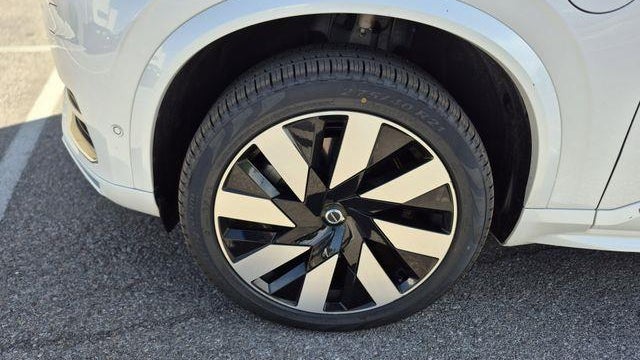 2023 Volvo XC90 Recharge T8 Ultimate Bright Theme 7P