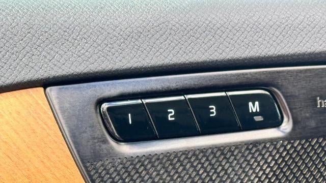 2024 Volvo XC90 Recharge T8 Plus Bright Theme 7P