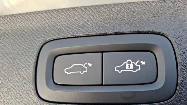 2024 Volvo XC90 Recharge T8 Plus Bright Theme 7P