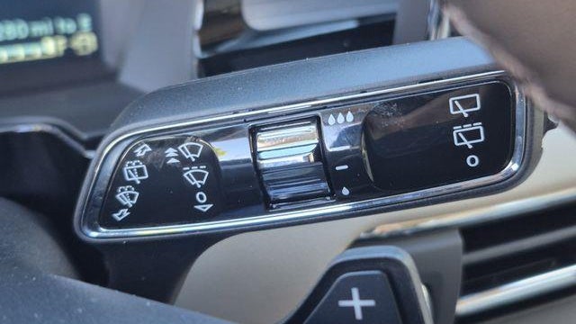2024 Volvo XC90 Recharge T8 Ultimate Bright Theme 7P