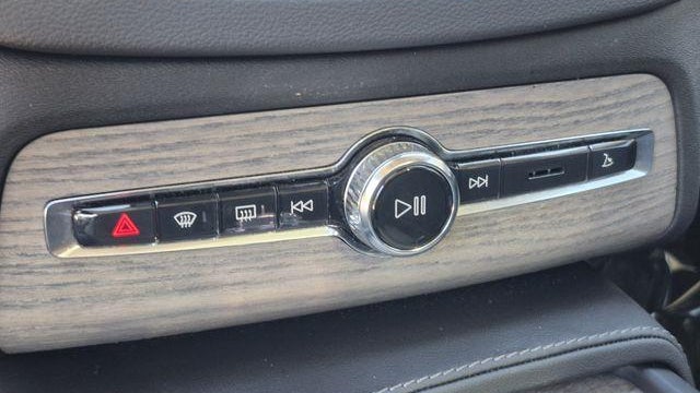 2024 Volvo XC90 Recharge T8 Ultimate Bright Theme 7P