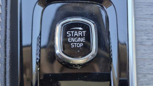 2024 Volvo XC90 Recharge T8 Ultimate Bright Theme 7P