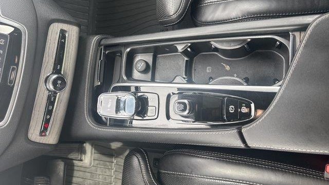 2024 Volvo XC90 Recharge T8 Ultimate Bright Theme 7P