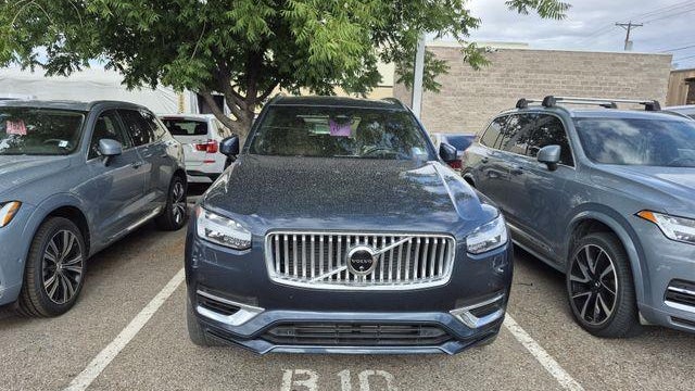 2024 Volvo XC90 Recharge T8 Ultimate Bright Theme 7P