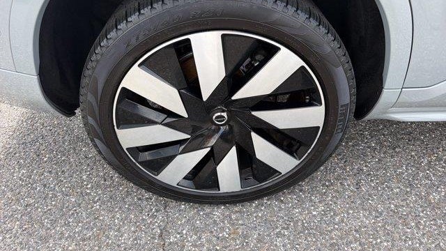 2024 Volvo XC90 Recharge T8 Ultimate Bright Theme 7P