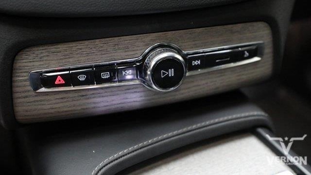 2024 Volvo XC90 Recharge T8 Ultimate Bright Theme 7P