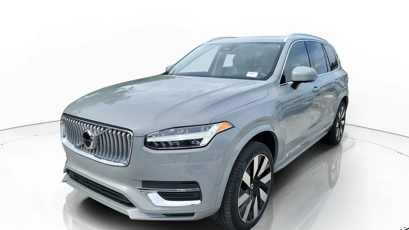 2024 Volvo XC90 Recharge T8 Ultimate Bright Theme 7P