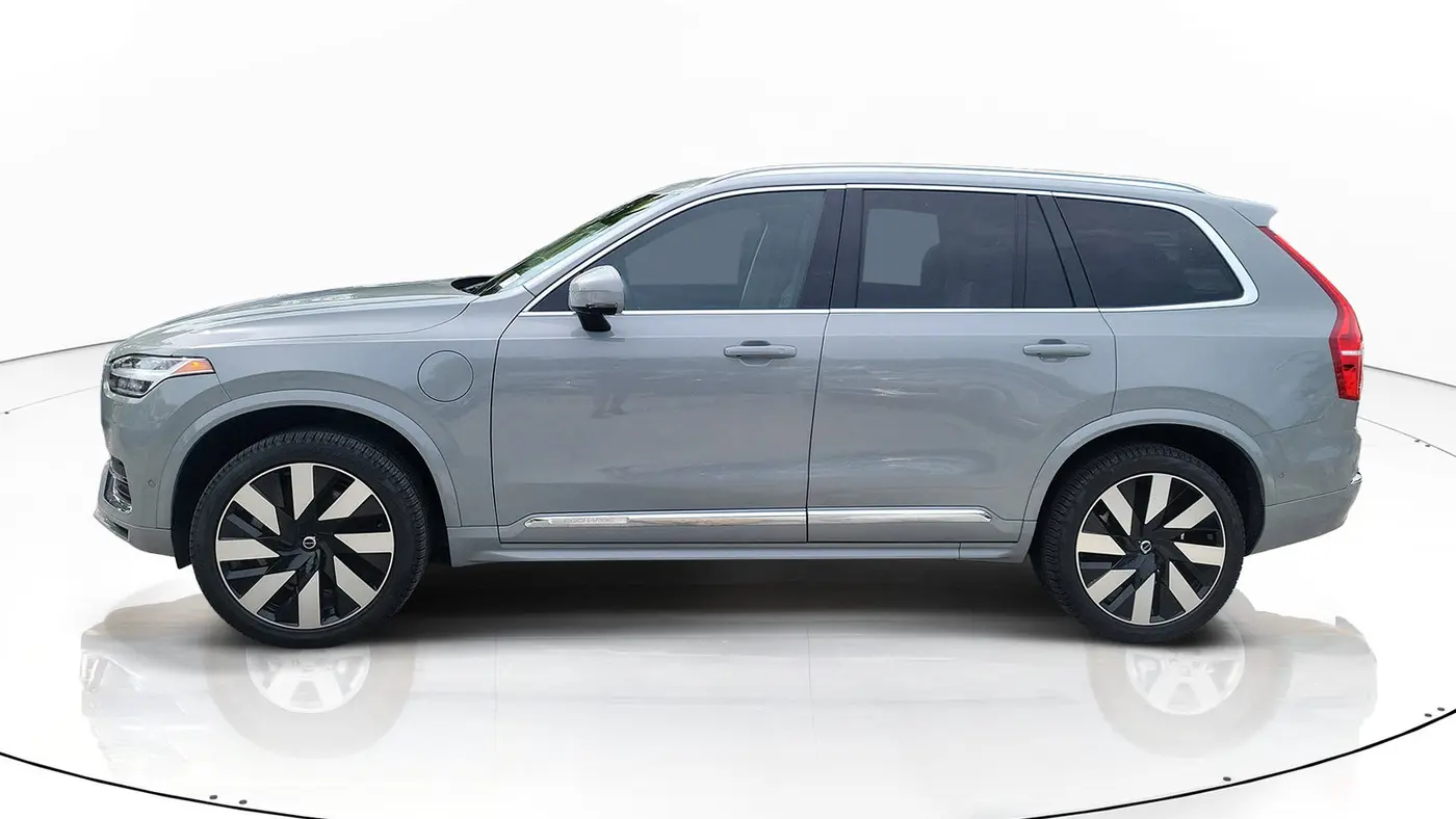 2024 Volvo XC90 Recharge T8 Ultimate Bright Theme 7P