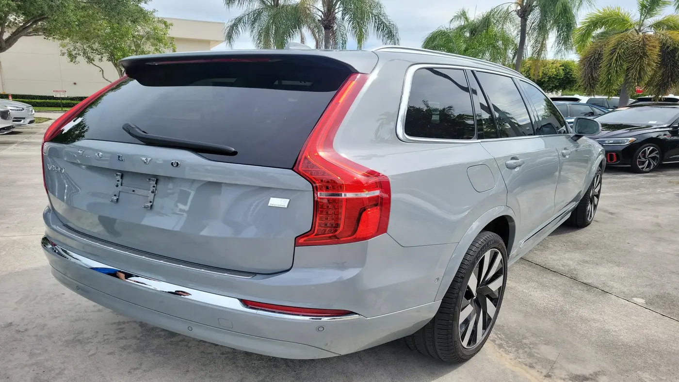2024 Volvo XC90 Recharge T8 Ultimate Bright Theme 7P