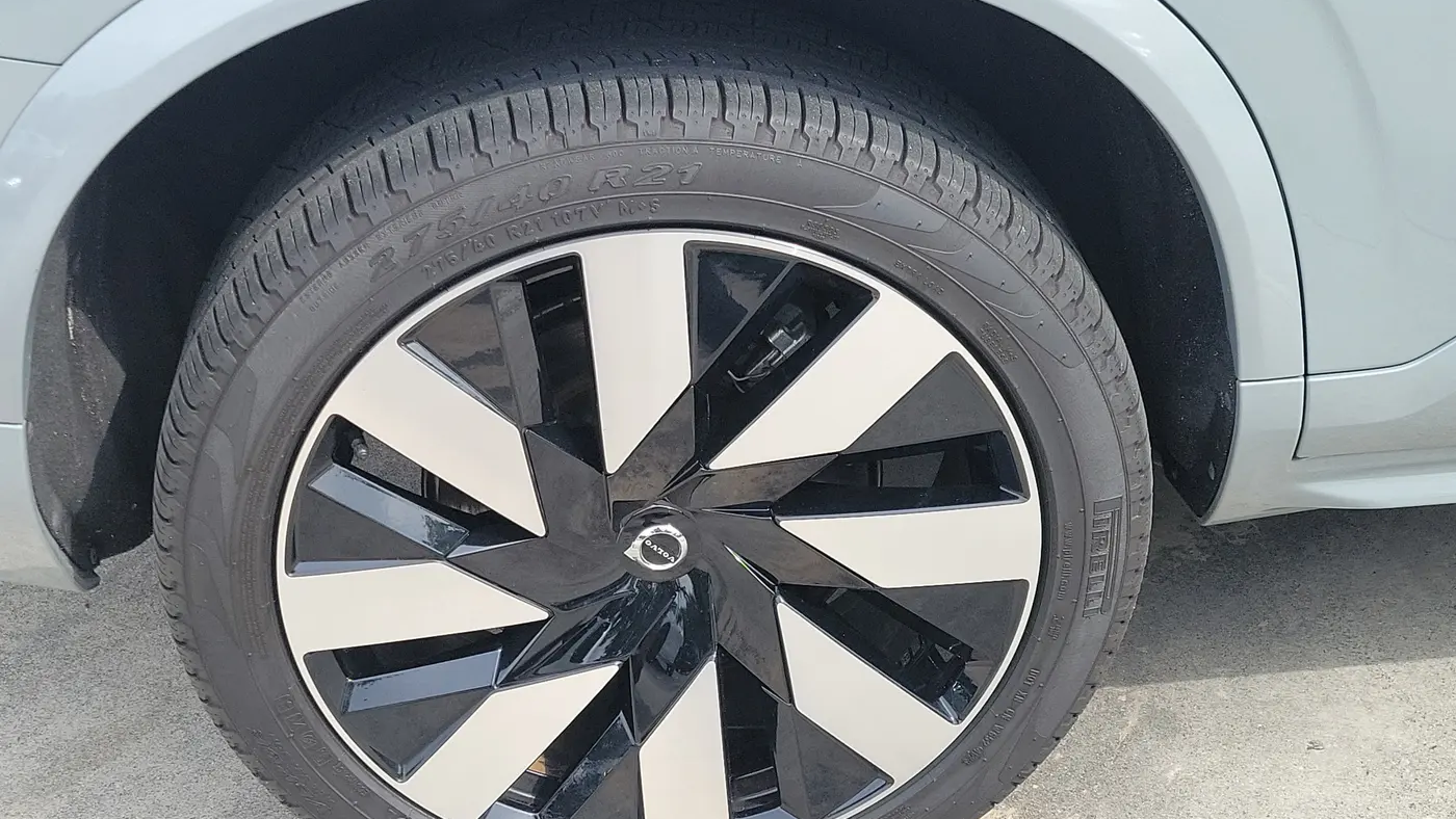 2024 Volvo XC90 Recharge T8 Ultimate Bright Theme 7P