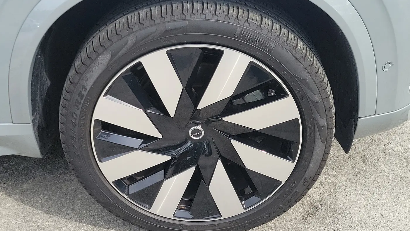2024 Volvo XC90 Recharge T8 Ultimate Bright Theme 7P