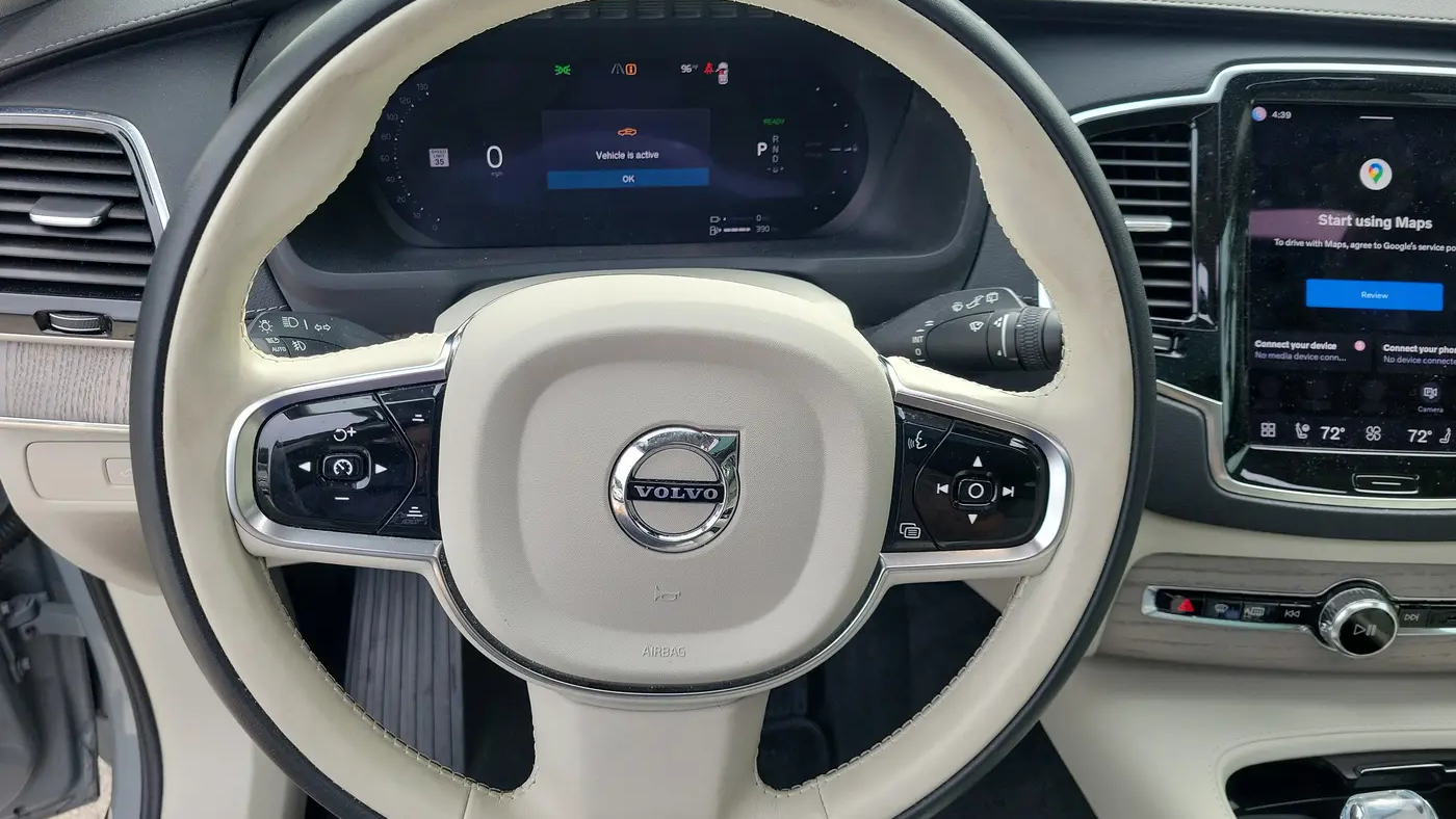 2024 Volvo XC90 Recharge T8 Ultimate Bright Theme 7P