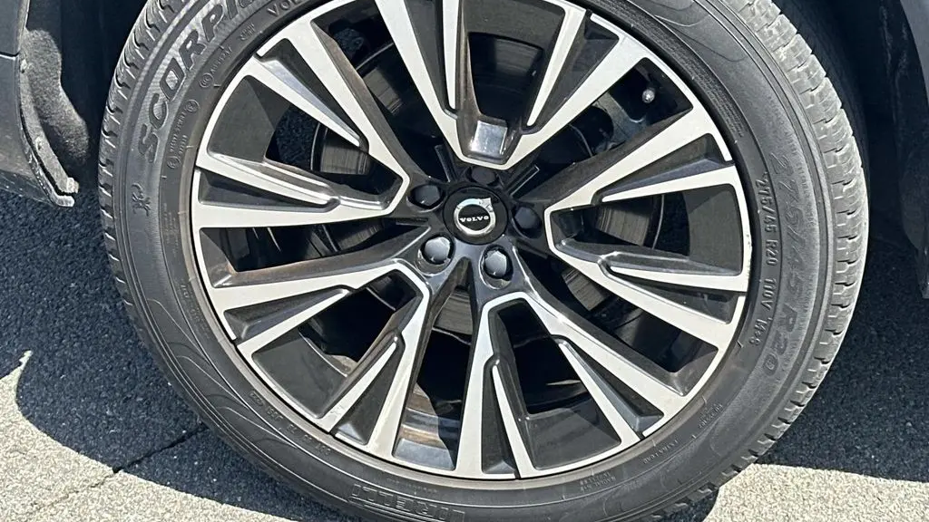2023 Volvo XC90 Recharge T8 Core Bright Theme