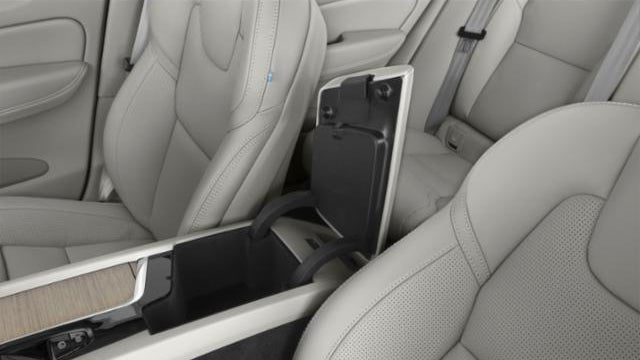 2023 Volvo XC60 Recharge T8 Ultimate Bright Theme