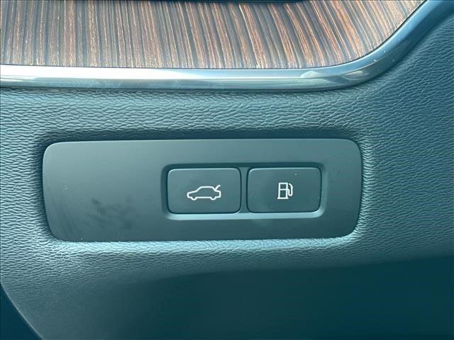 2023 Volvo XC60 - $25,489