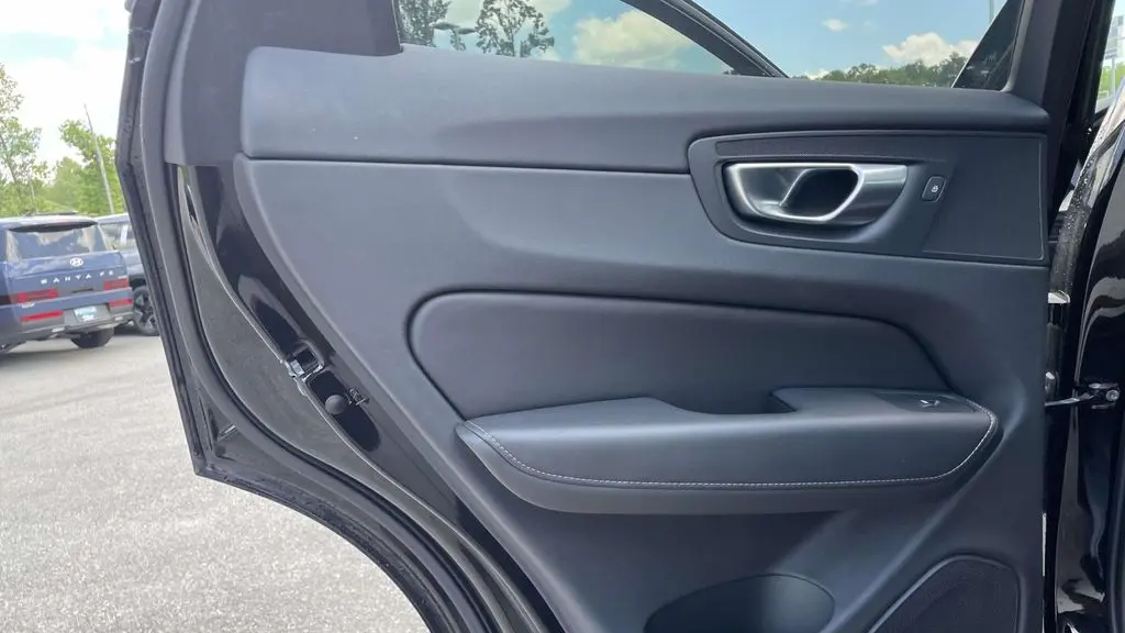 2024 Volvo XC60 Recharge T8 Ultimate Black Edition