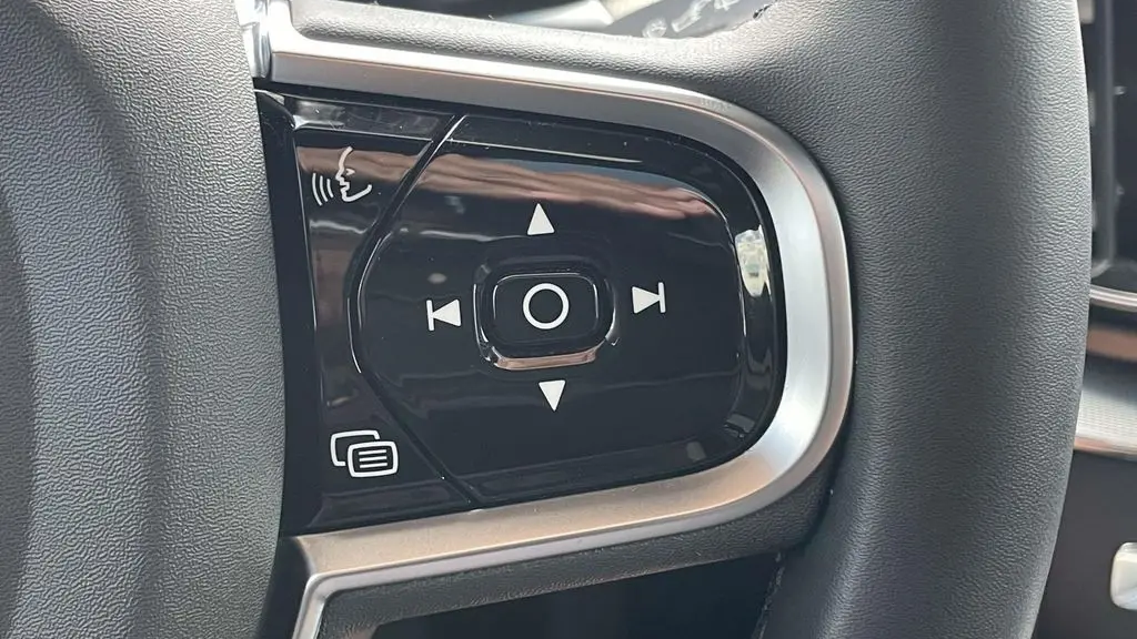 2024 Volvo XC60 Recharge T8 Ultimate Black Edition