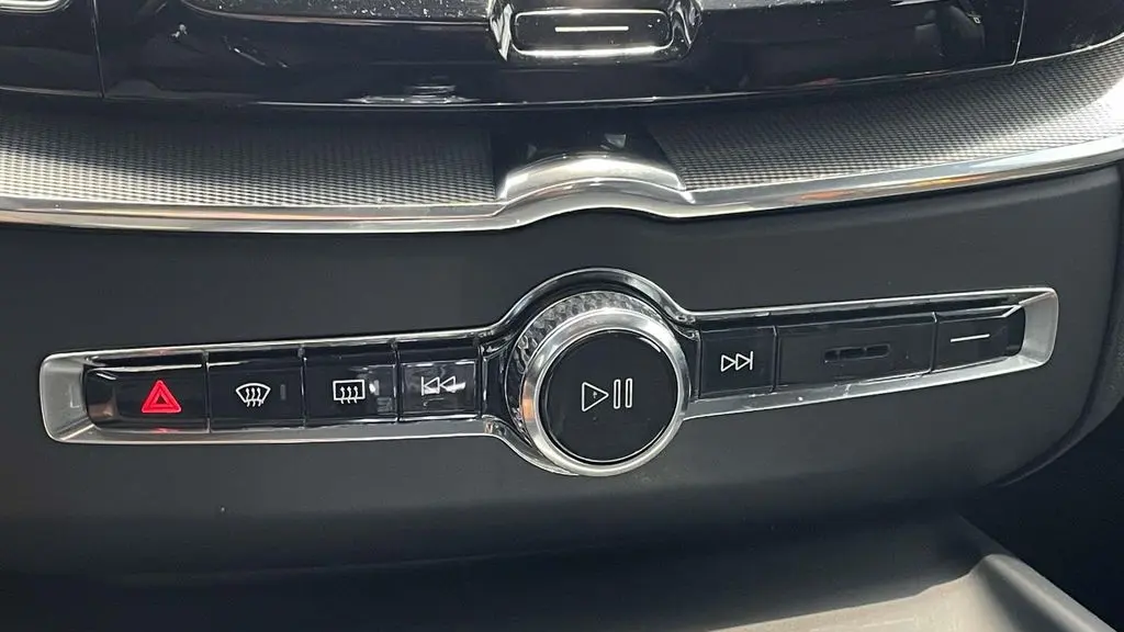 2024 Volvo XC60 Recharge T8 Ultimate Black Edition