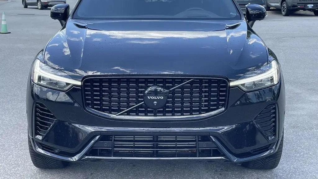 2024 Volvo XC60 Recharge T8 Ultimate Black Edition