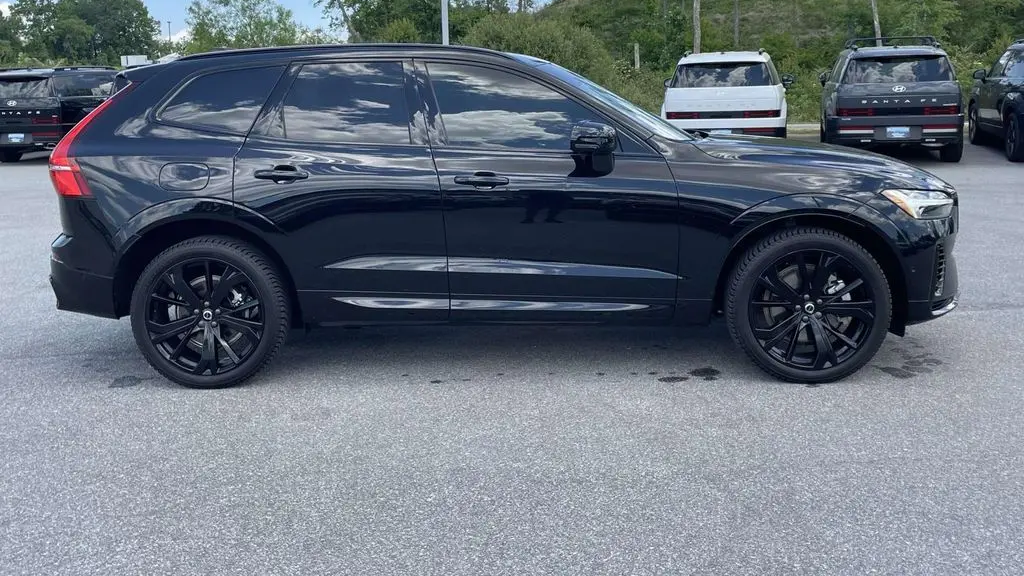2024 Volvo XC60 Recharge T8 Ultimate Black Edition
