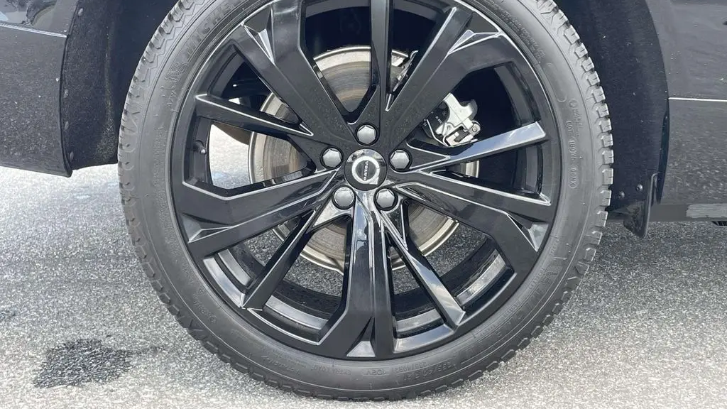 2024 Volvo XC60 Recharge T8 Ultimate Black Edition
