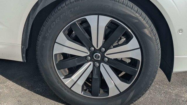 2024 Volvo XC60 Recharge T8 Plus Dark Theme