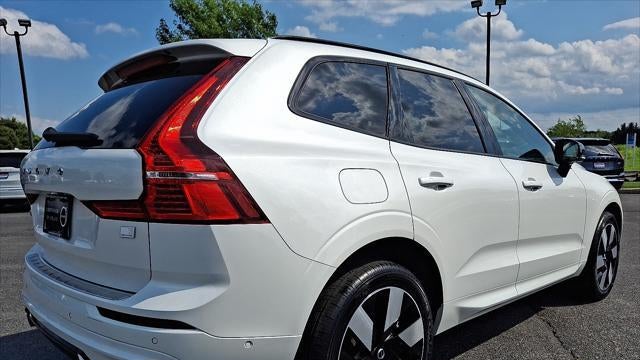 2024 Volvo XC60 Recharge T8 Plus Dark Theme