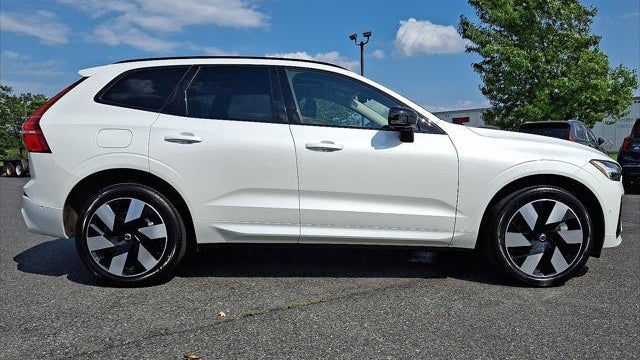 2024 Volvo XC60 Recharge T8 Plus Dark Theme