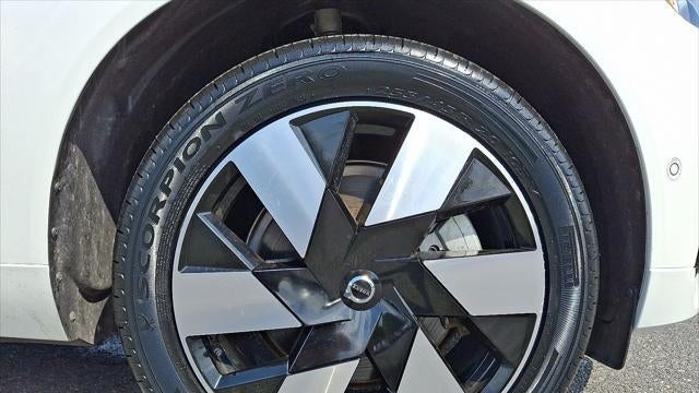 2024 Volvo XC60 Recharge T8 Plus Dark Theme