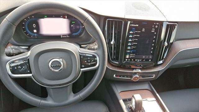 2024 Volvo XC60 Recharge T8 Plus Dark Theme