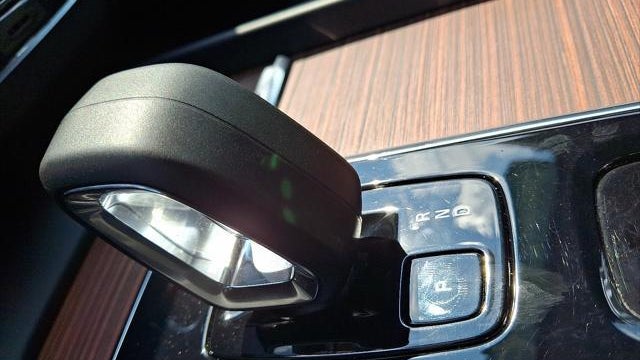2024 Volvo XC60 Recharge T8 Plus Dark Theme