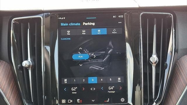 2024 Volvo XC60 Recharge T8 Plus Dark Theme