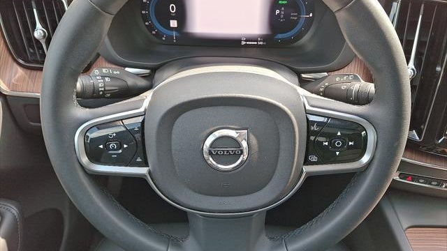 2024 Volvo XC60 Recharge T8 Plus Dark Theme