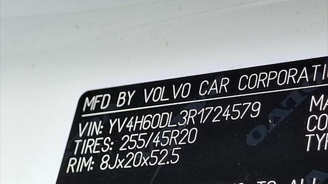 2024 Volvo XC60 Recharge T8 Plus Dark Theme