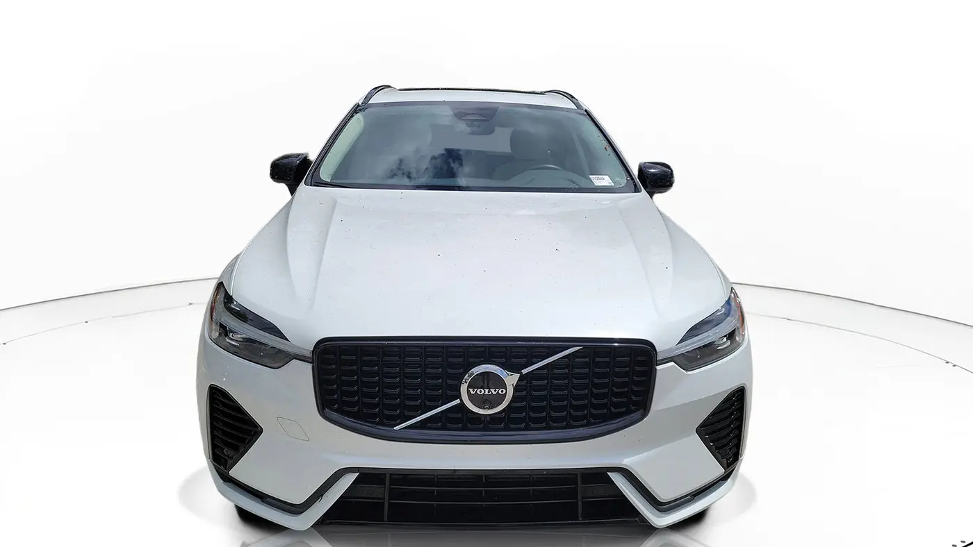 2024 Volvo XC60 Recharge T8 Plus Dark Theme