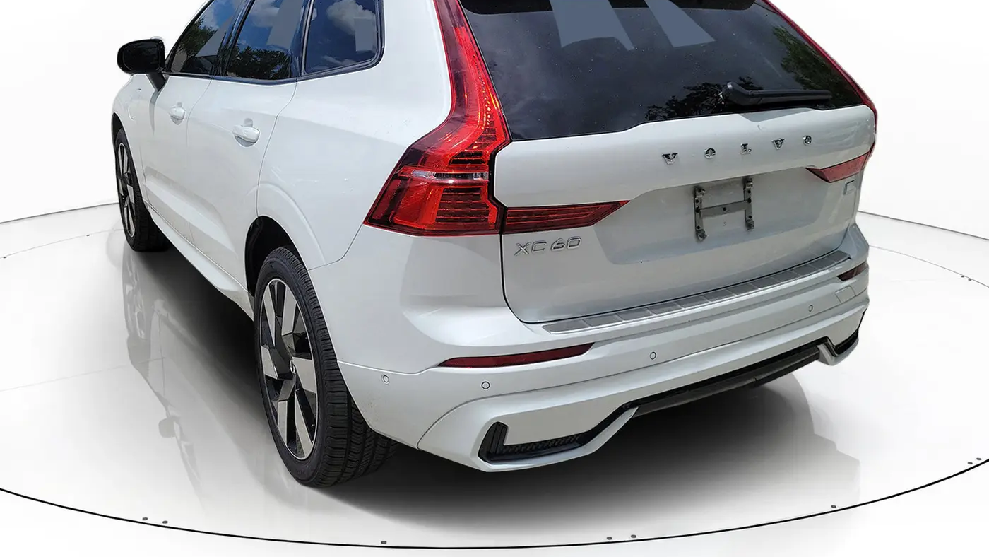 2024 Volvo XC60 Recharge T8 Plus Dark Theme