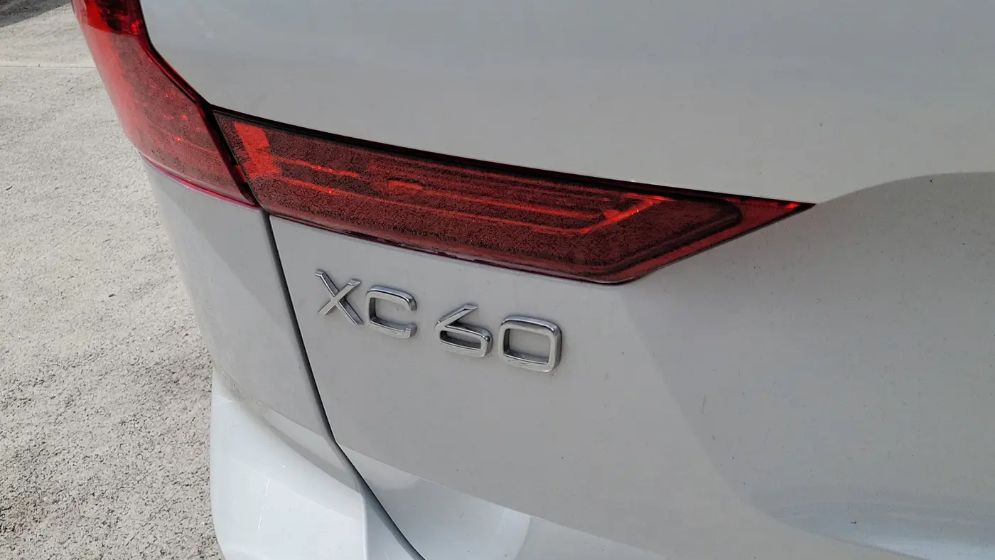 2024 Volvo XC60 Recharge T8 Plus Dark Theme