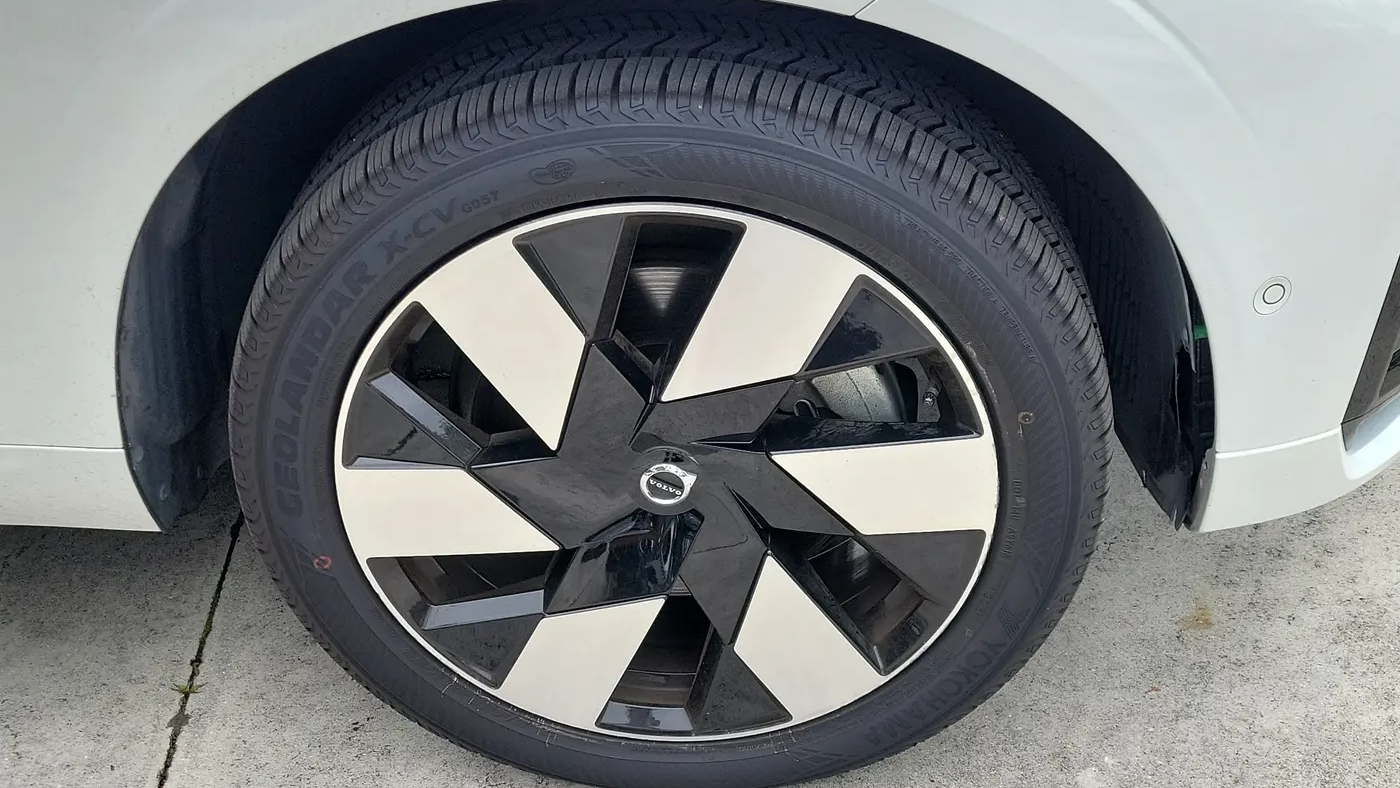 2024 Volvo XC60 Recharge T8 Plus Dark Theme