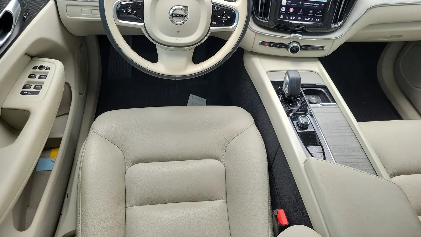 2024 Volvo XC60 Recharge T8 Plus Dark Theme